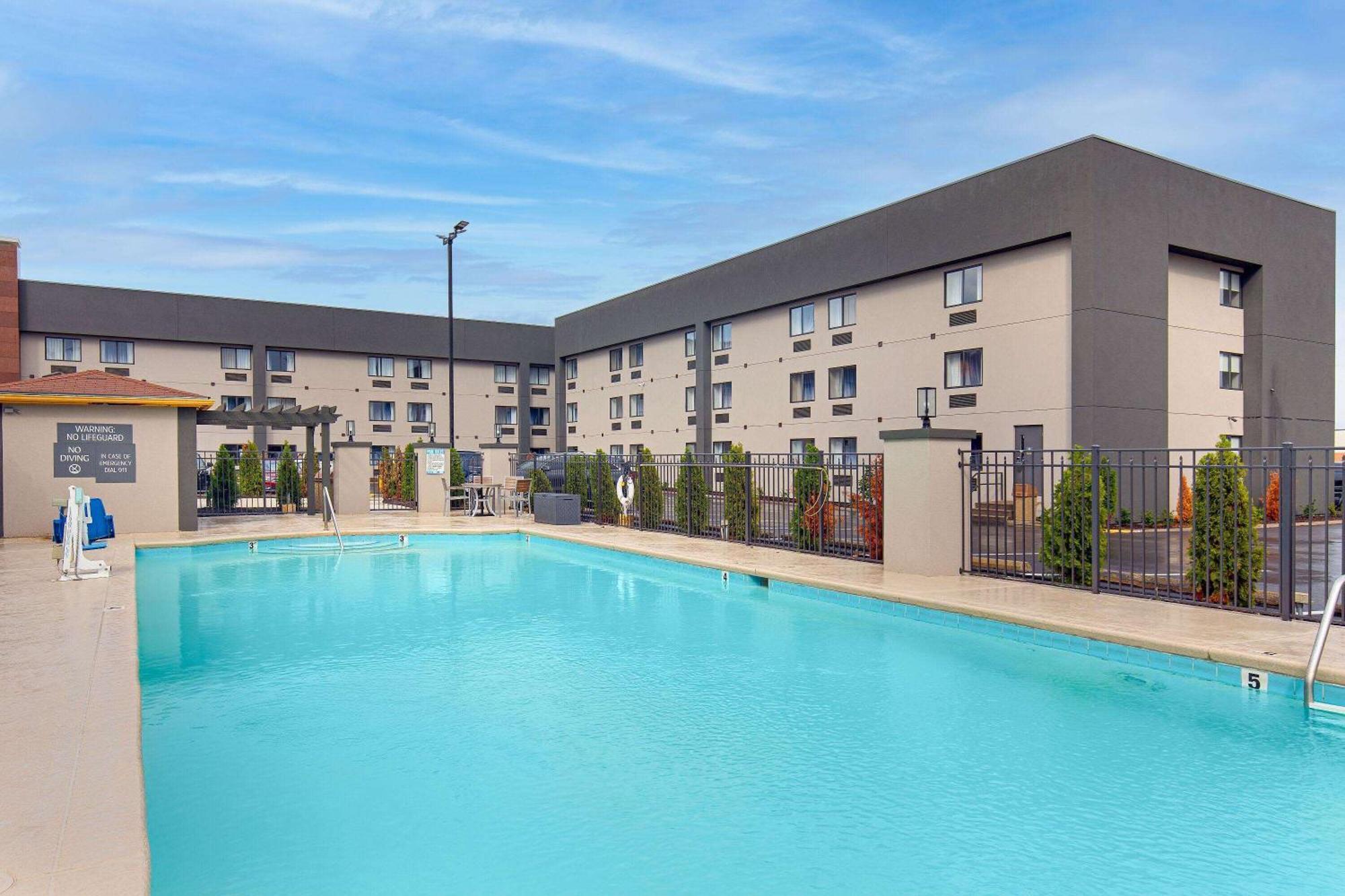 La Quinta By Wyndham Nashville Airport Exterior foto